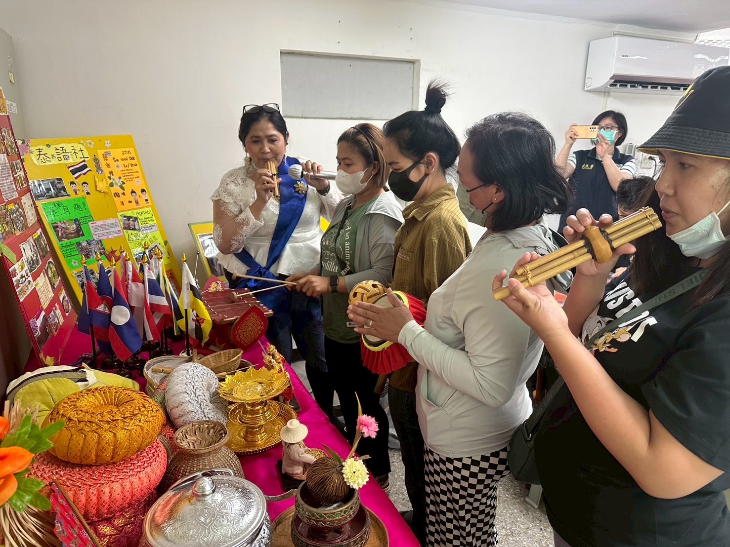 移民署多元文化課程手作環保書籤「泰有意思」