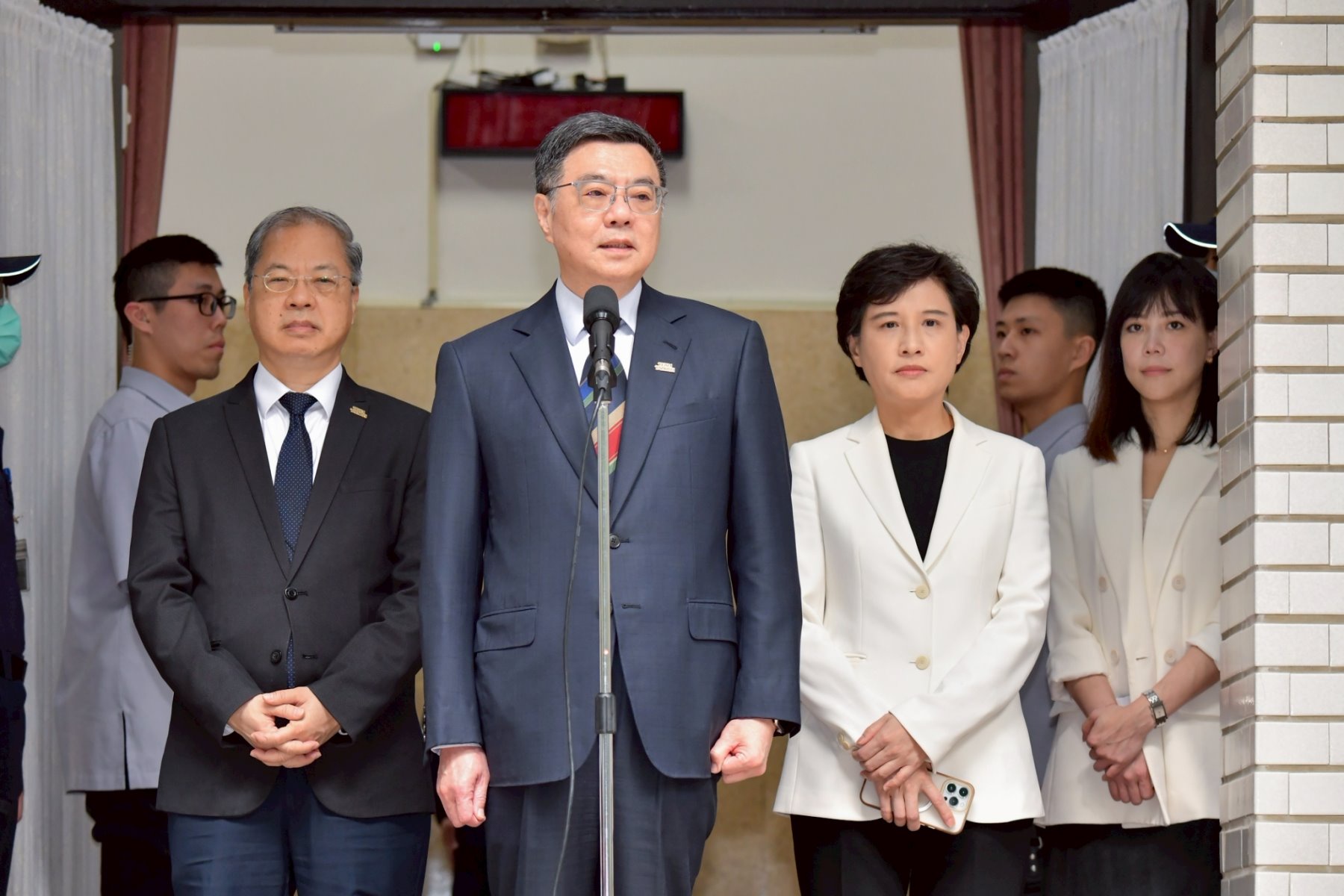 鄭麗君率團赴美談關稅 卓揆：目前無法透露談判內容