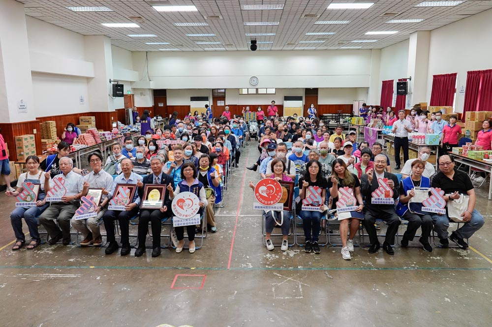 新北文豪社福基金會攜企業捐物資 為三重弱勢戶送暖