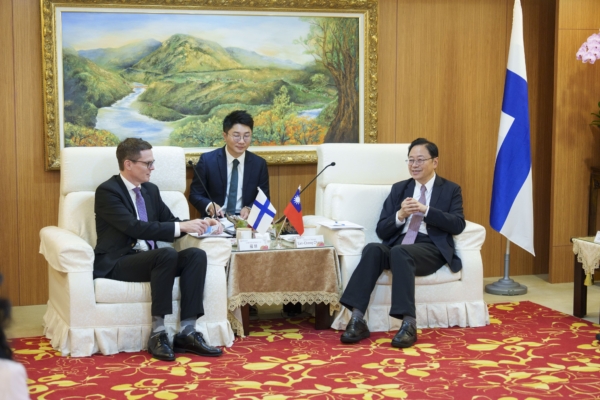 芬蘭駐台代表拜會張善政 盼深化教育及產業交流