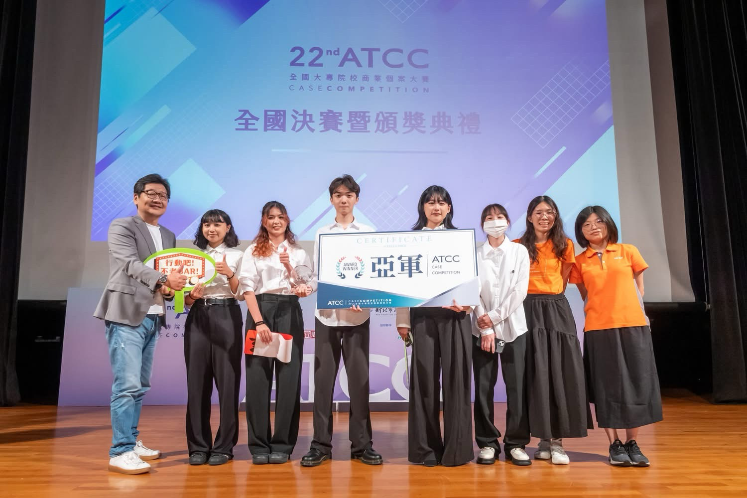 中山醫大跨校團隊奪全國商業賽亞軍 創意企劃促進青銀共好