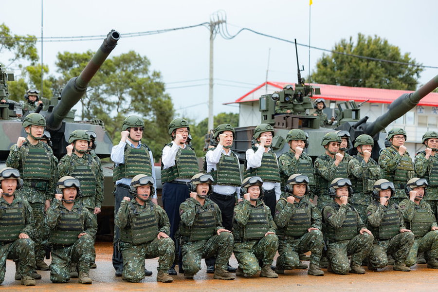 賴總統視導M1A2T新式戰車換裝訓練 強調政府會做國軍後盾