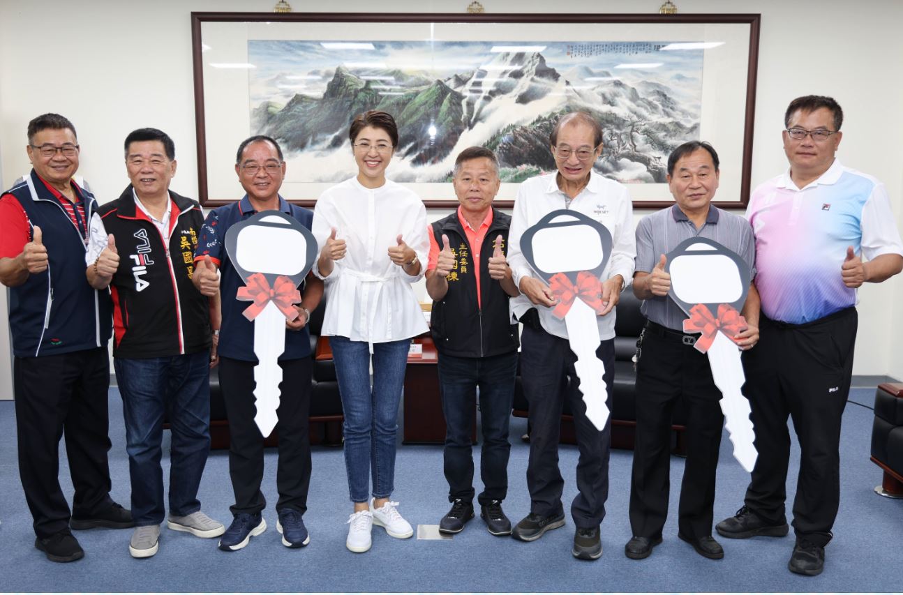 泡麵土地公石龍宮福德會慨捐3輛交通車 嘉惠3社團