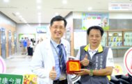 里長父子合力捐贈72台輪椅 打造更便利醫療環境