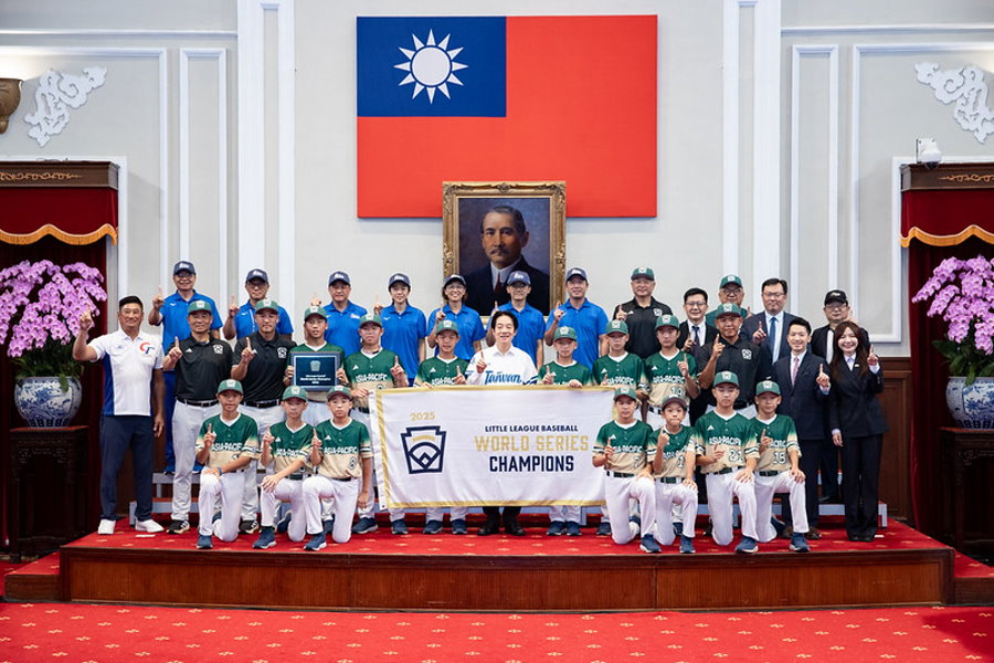 賴總統接見棒球冠軍隊 讚少年英雄是台灣之光