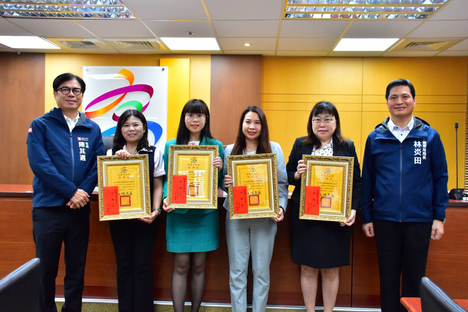 TPBL 2025-2026賽季例行賽 高雄全家海神主場開幕戰　1號神隊友陳其邁到場應援支持在地球隊