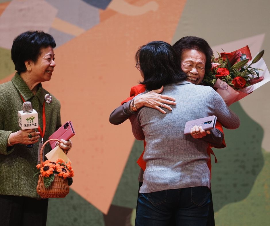 家扶75周年全國認養人表揚大會 跨越40年的愛心重逢感動全場