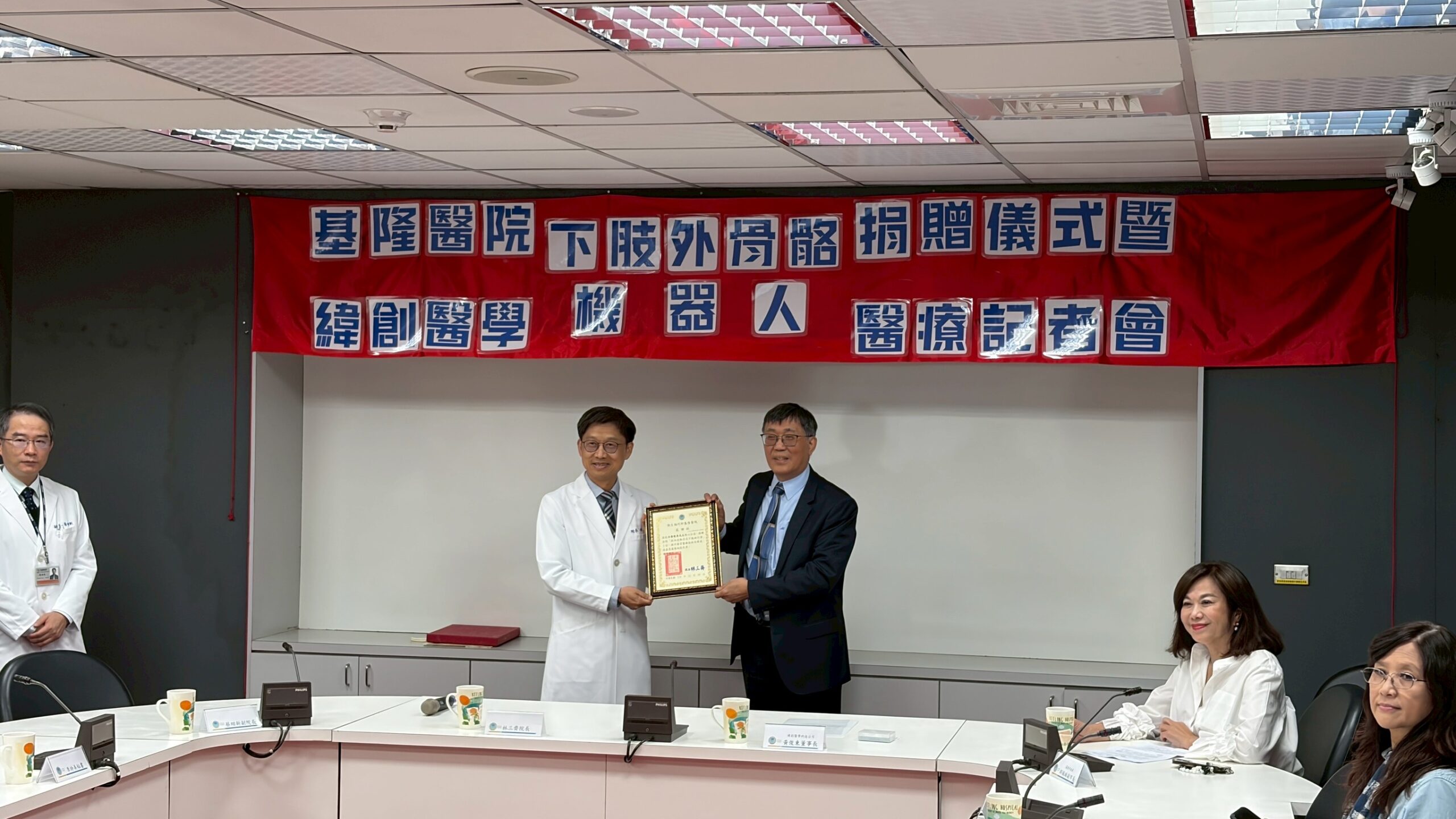 復健族群福音！部基獲贈下肢外骨骼機器人