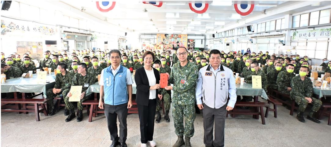 王惠美赴嘉義中坑及中庄營區 探視彰化子弟兵