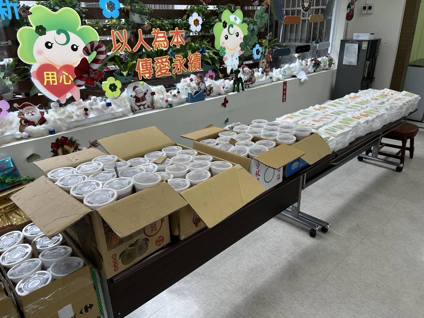 高雄市立醫院為冬至應景 準備湯圓與米糕分送員工