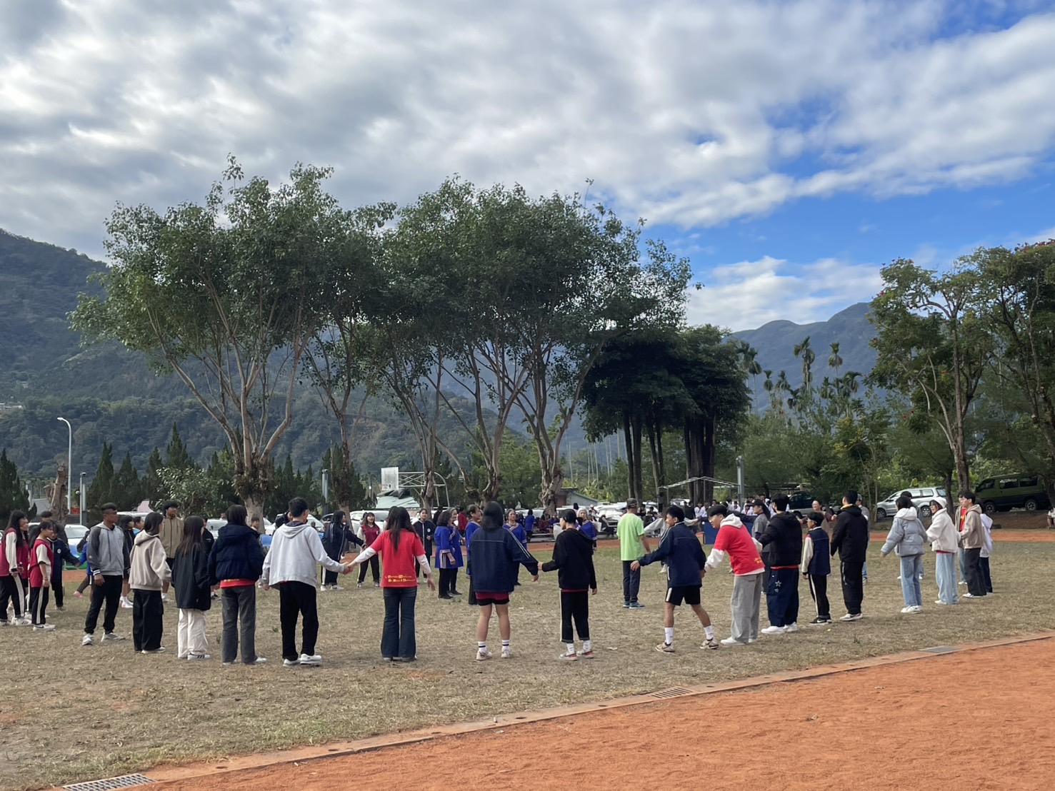 中國醫藥大學杏服醫學服務隊 陪伴學子探索未來獲得認知