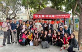 中臺科大攜手大坑麗澤學會 軍功社區寫春聯送暖傳文化