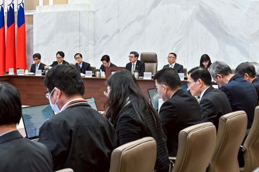 主持治安會報卓揆：導入AI技術、跨部會合作 強化治安工作