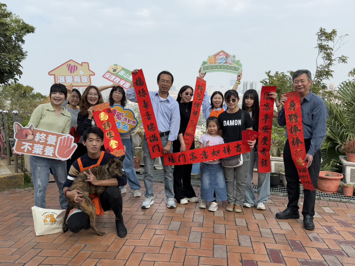 壽山動物園區揮毫趣活動 民眾直呼「太萌了」