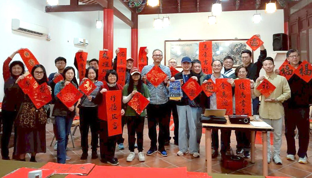 救國團墾丁青年活動中心舉辦 新春揮毫贈春聯活動