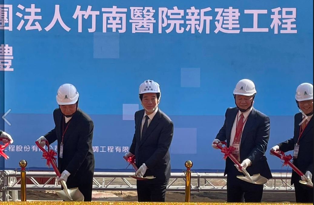 賴總統打趣「你都沒跟我咬耳朵」 鍾東錦：已公開咬耳朵