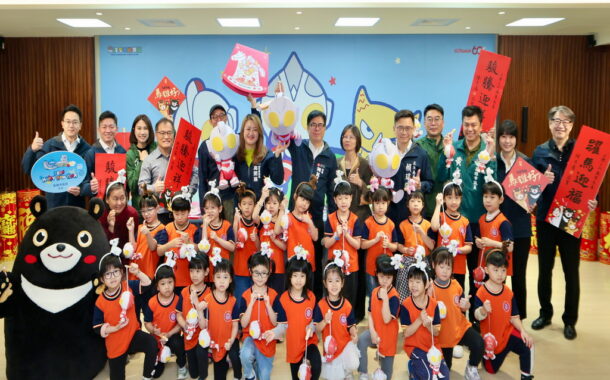 陳其邁開箱新春小物與超人力霸王提燈 2/27發放