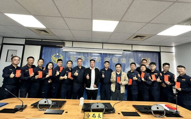 警友會辦事處主任致贈仁武分局紅包及150箱慰問品