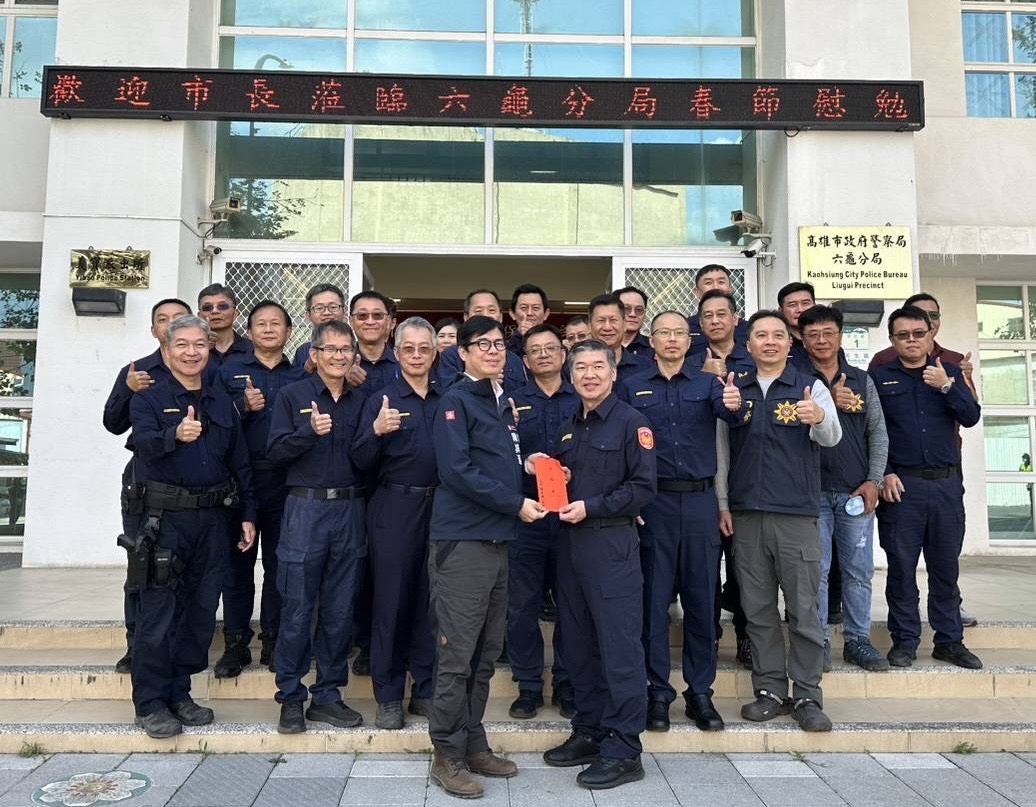 市長陳其邁於春節前夕慰問執勤員警辛勞