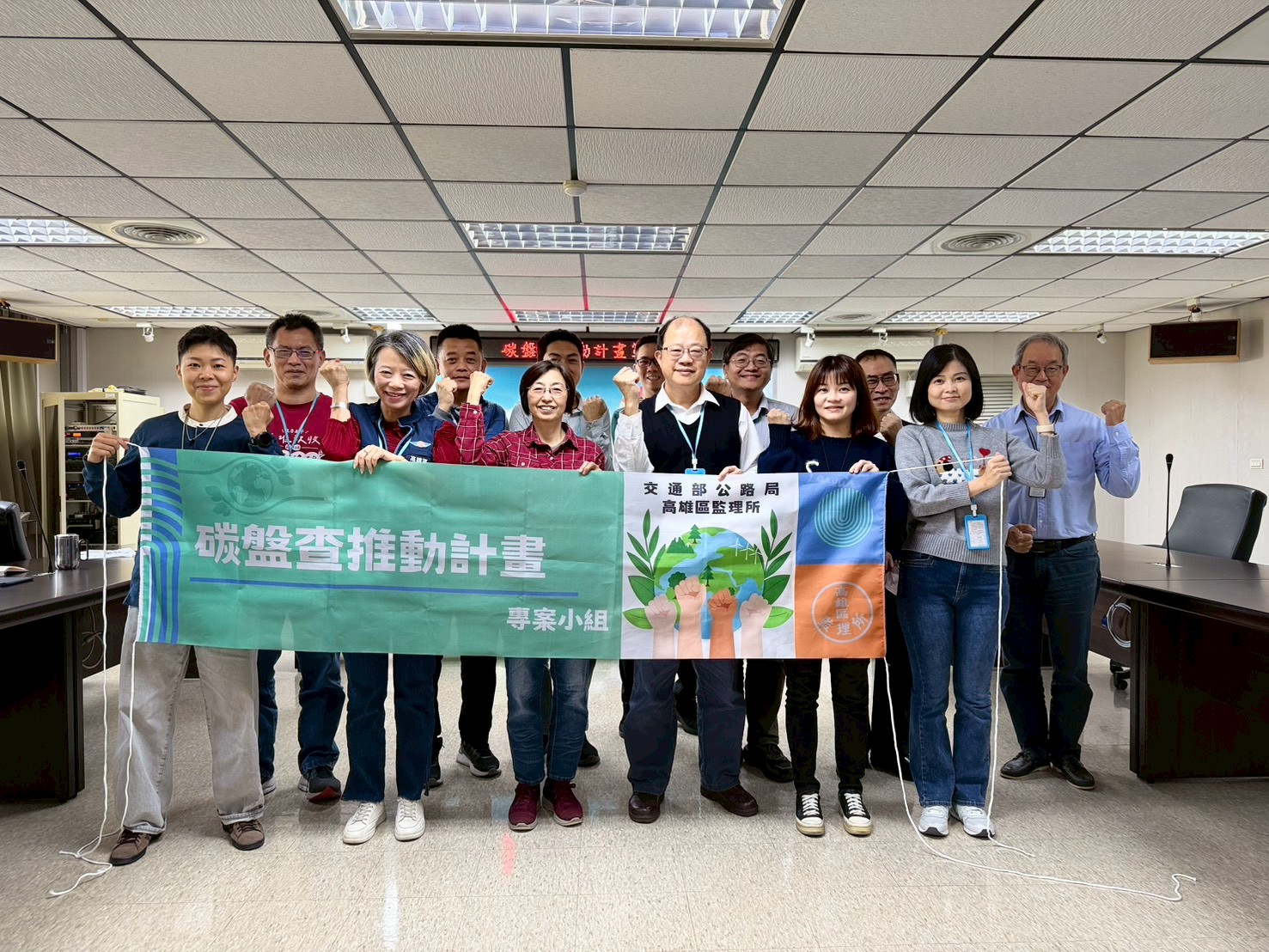 「海鯡軍艦」淺水潛航測試影像對外公開