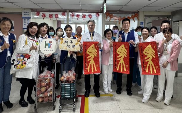 臺中榮總送暖守護病友 院長率隊走訪病房傳遞新春祝福