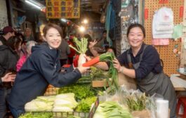 高虹安走訪中央市場及商場向民眾拜年