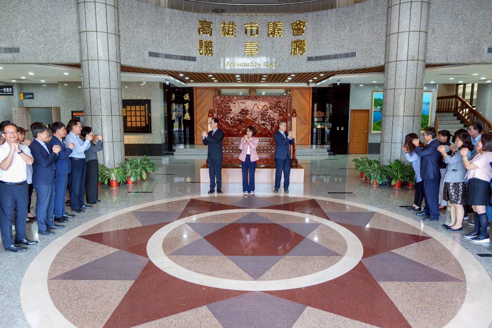 高雄議市會溫馨團拜迎馬年 康議長期勉同仁在挑戰中成長