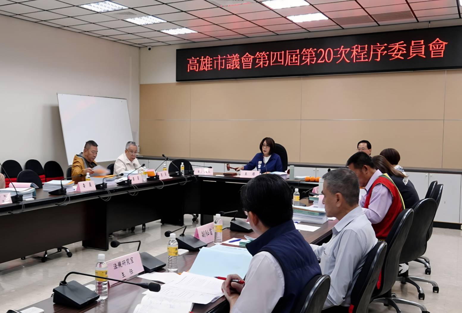 高雄農改場開發百香果蜂箱自動開關 蜜蜂授粉效率媲美人工