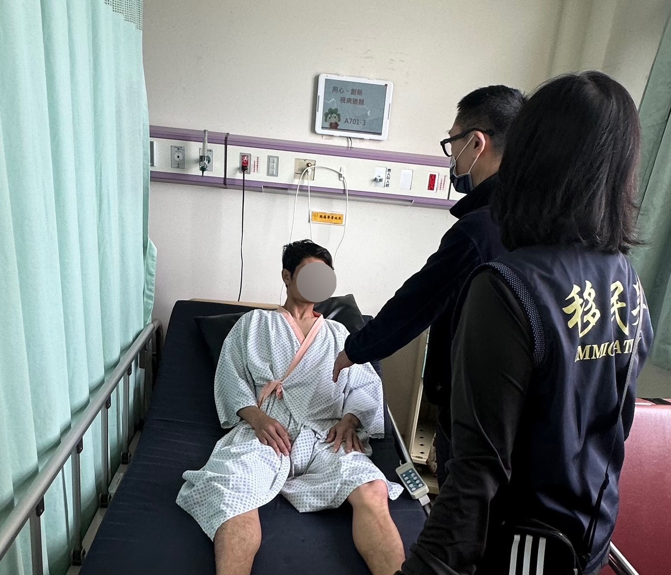 急病救治盼歸途 移民署高雄收容所深夜搶命助返國