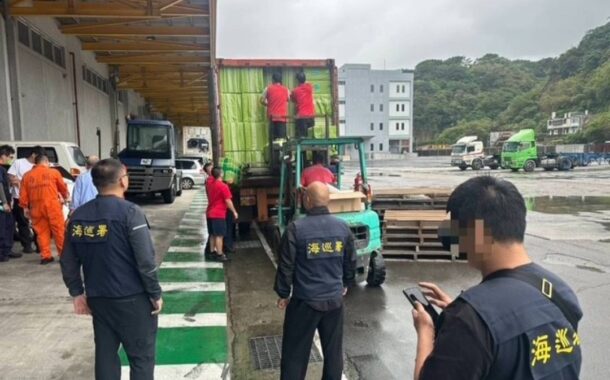 海巡海關聯手查獲近25萬包 文具物品貨櫃夾藏私菸闖關