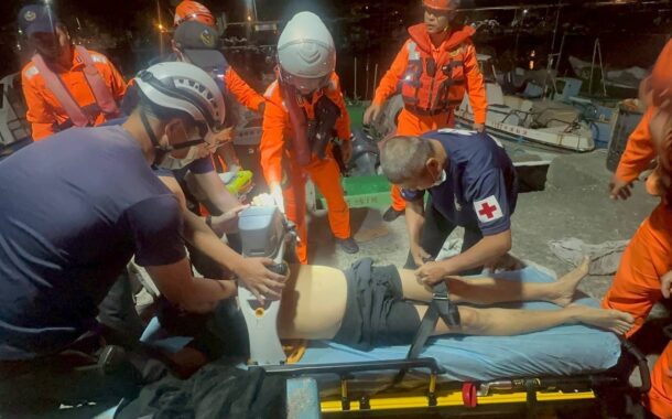 蚵子寮港舢舨民眾落水驚魂 海巡火速前往救援