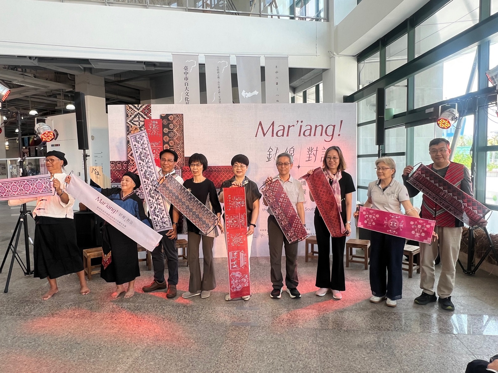 中市纖博館展出台灣南部平埔原住民族十字繡珍藏