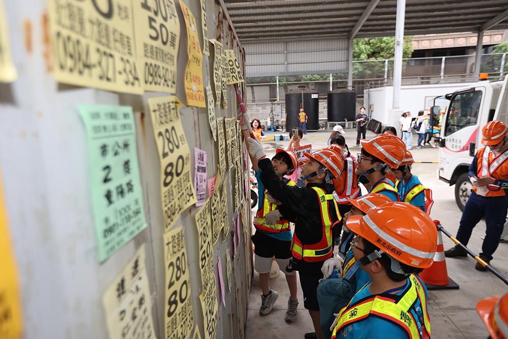 新北環保小局長變身一日清潔隊長 體驗環境守護辛勞