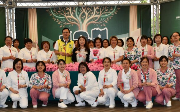 國際護師節前 彰化市公所贈護理人員香皂花賀節