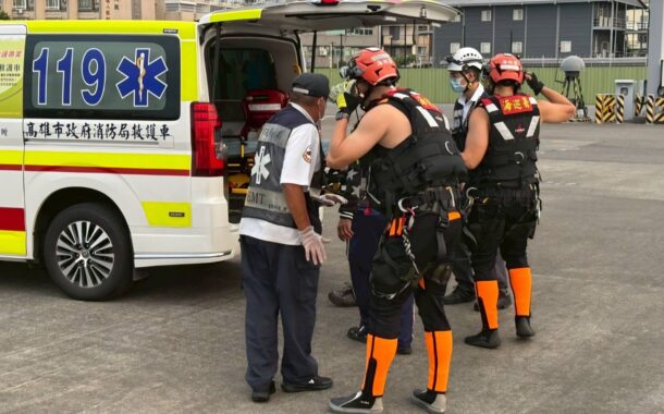 外籍漁工海上受傷 海巡聯勤吊掛救援