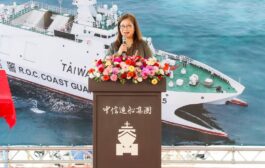 東港艦命名下水　管碧玲勉海巡：做國家的堅韌樹根！