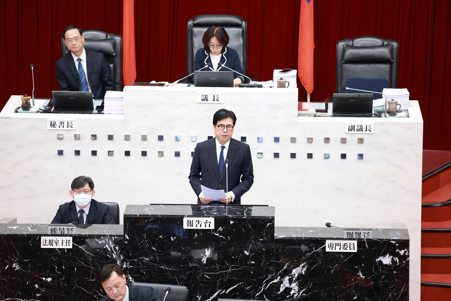 陳其邁率市府團隊前往議會  提追加預算 聚焦4大市民優先策略