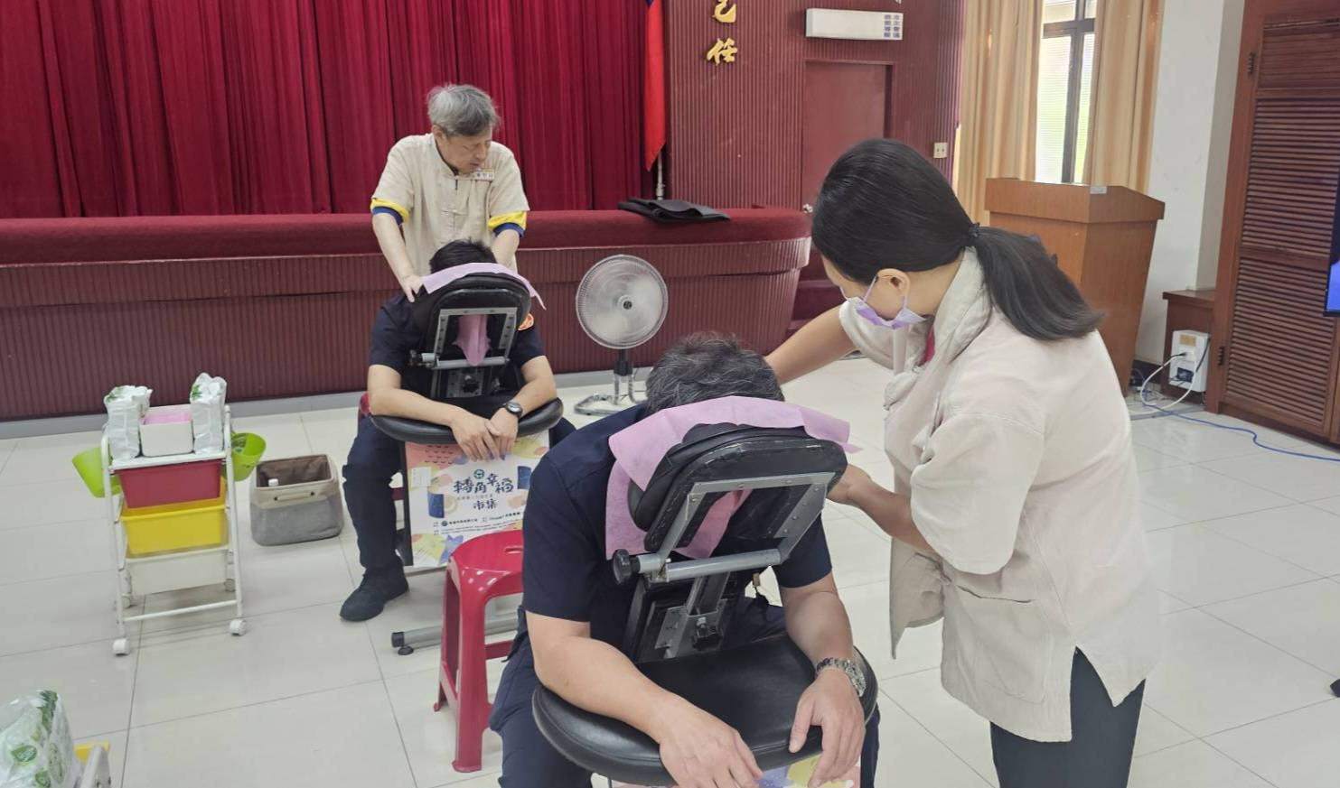 高市警局攜手勞工局與慶聯舉辦視障按摩 暖心紓壓迎警察節