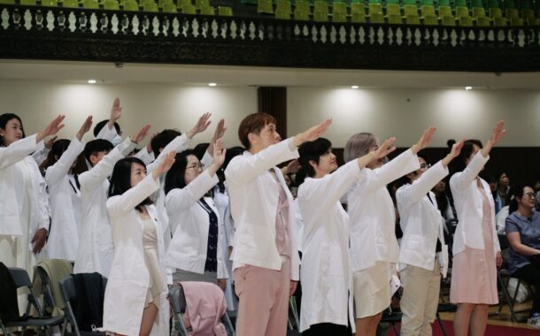 肩負守護健康使命 輔英科大保健營養系學生加袍授證