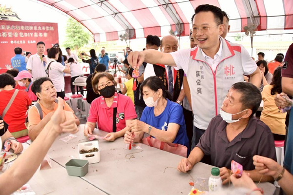 蘇俊賓出席平鎮褒忠祠香包DIY 讚許端午民俗結合生活教育