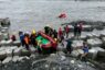 高雄荖濃溪暴漲！2人受困沙洲 高屏消防聯手、義消冒險操艇神救援