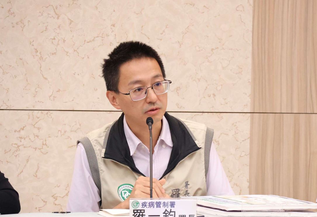 新冠上週門急診就診翻倍破萬  高峰提前至8月中