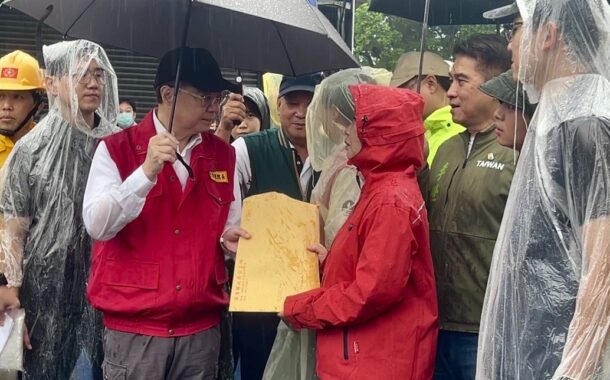 卓榮泰屏東勘災 周春米爭取中央加速治水救助