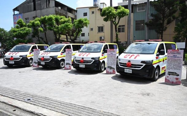 彰化聯合捐贈4輛高規格救護車 首配全自動電動擔架床
