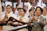 賴清德總統、高虹安市長恭迎城隍爺「遶境賑孤」出巡