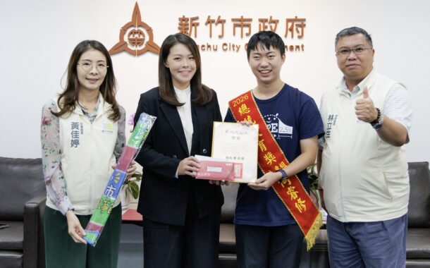高虹安接見總統教育獎得主何睿修 及奮發向上獎張斈丞