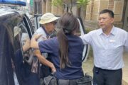 老翁身體不適倚柱難行　新興暖警即時伸援助返家
