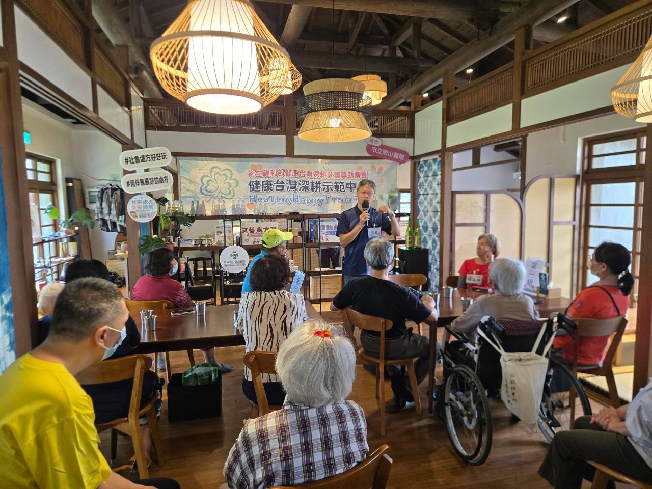 高雄市立岡山醫院以「社會處方」照顧長輩健康
